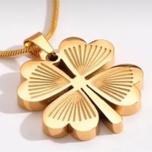 Four leaf clover Necklace New